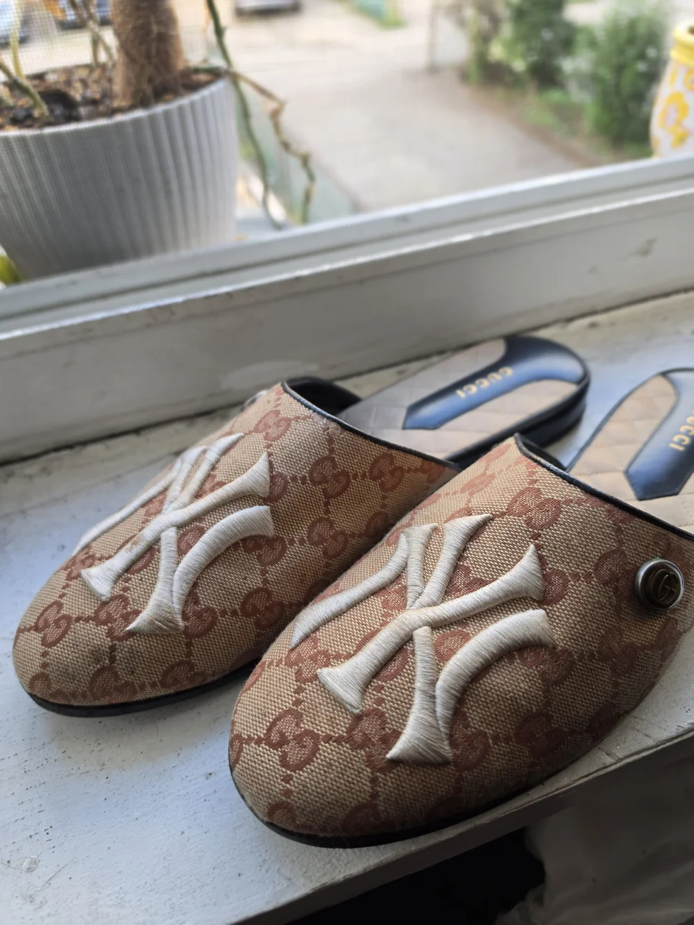 Gucci x NY Yankees GG Canvas Slipper Mules - Men's Size US 6.5